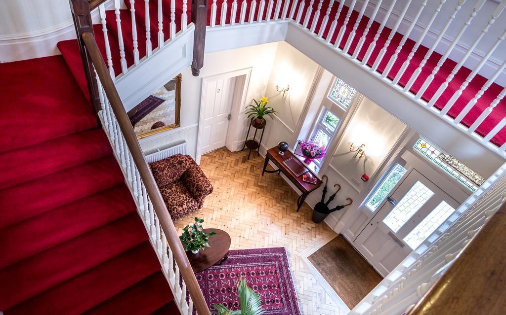 Villiers Lodge Surbiton Екстериор снимка