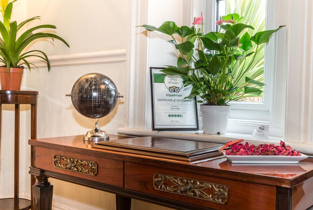 Villiers Lodge Surbiton Екстериор снимка