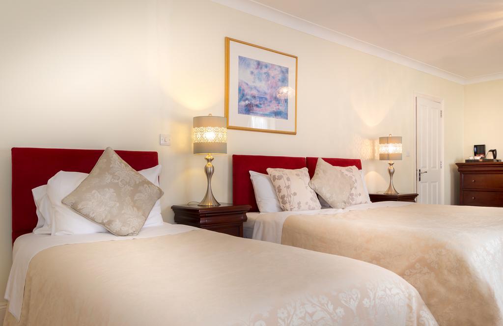 Villiers Lodge Surbiton Екстериор снимка