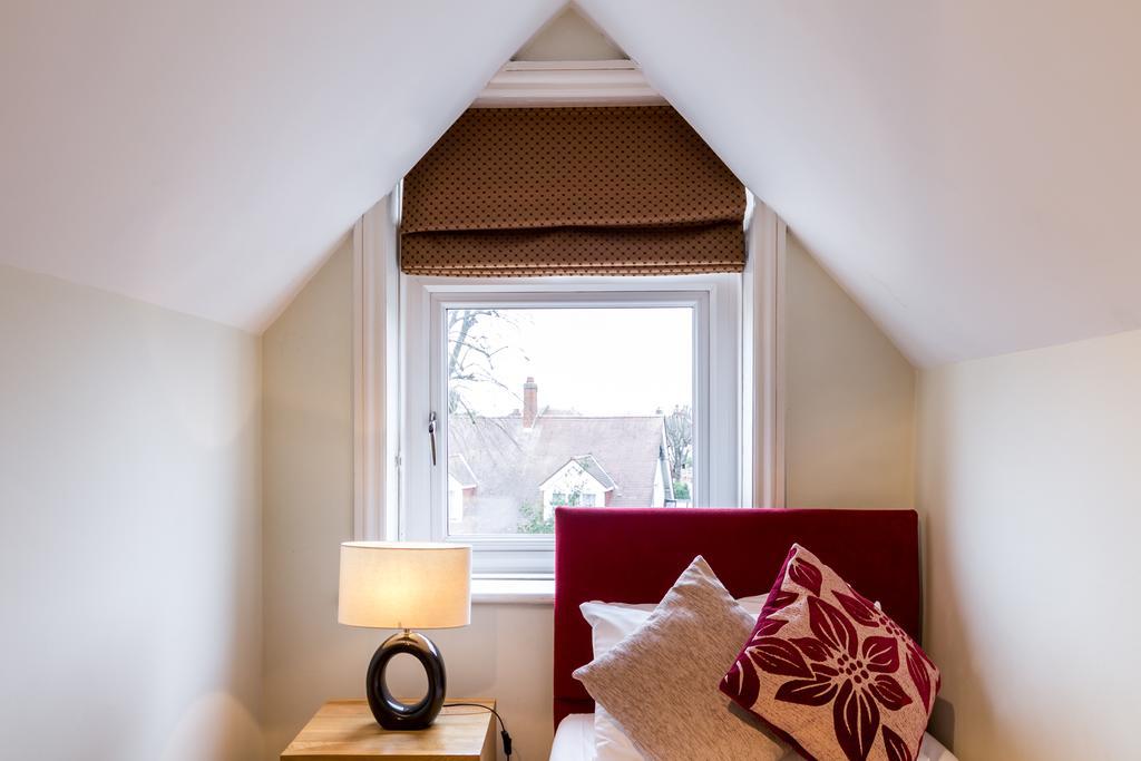 Villiers Lodge Surbiton Екстериор снимка