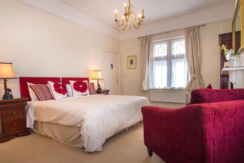 Villiers Lodge Surbiton Екстериор снимка