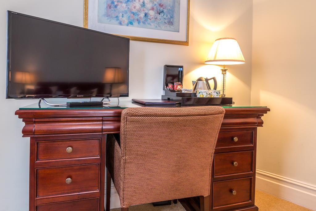 Villiers Lodge Surbiton Екстериор снимка