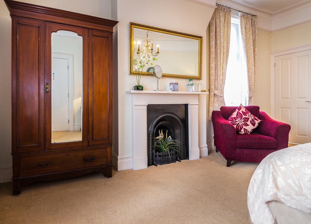 Villiers Lodge Surbiton Екстериор снимка