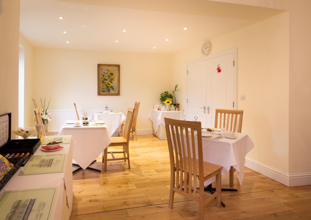 Villiers Lodge Surbiton Екстериор снимка